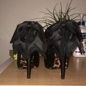 Betsy Johnson Black Heels!